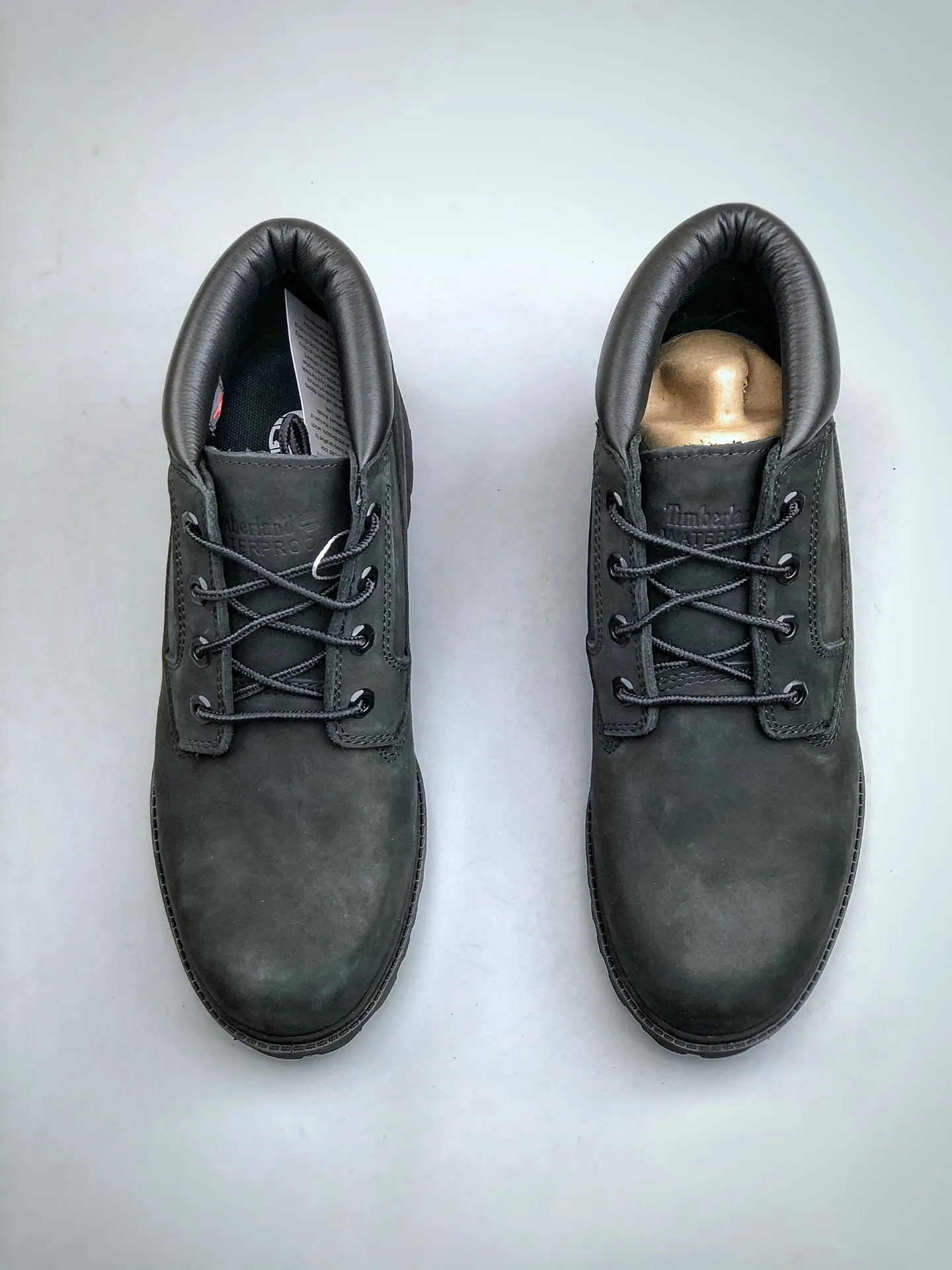 Local self-pickup 💰700 supports stores, you can get the pure and original top quality, one to one original development version, Timberland, not bad at kicking/classic mid-top black 32085 Produced by the original channel of Zhongshan Baoyuan, the top-notch technology is newly upgraded, it can be called a genuine copy machine, the original imported waterproof leather, the original anti-counterfeiting label, the purple light can be scanned, the computer sewing line, the four lines are aligned, the horizontal folding is dynamic and water-repellent, the top genuine consistent injection molding process Art Rubber non-slip outsole resists cold and cracks Authentic and consistent all-leather collar/lining/shoes Equipped with anti-fatigue shock-absorbing honeycomb insole Highly comfortable Full set of original packaging accessories (comes with shoelaces, cleaning eraser, and counter bag) Size: 35 36 37 38 39 39.5 40 41 42 43 44 45 One size larger